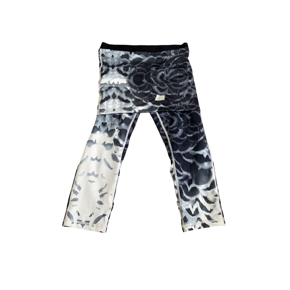 Lululemon Athletica Skirted Leggings Black White Abstract Feather Print Capris 8